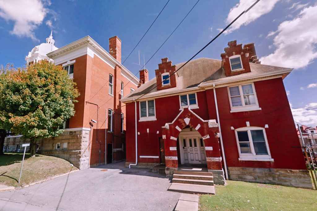 Old jail facility behind the courthouse (file photo)