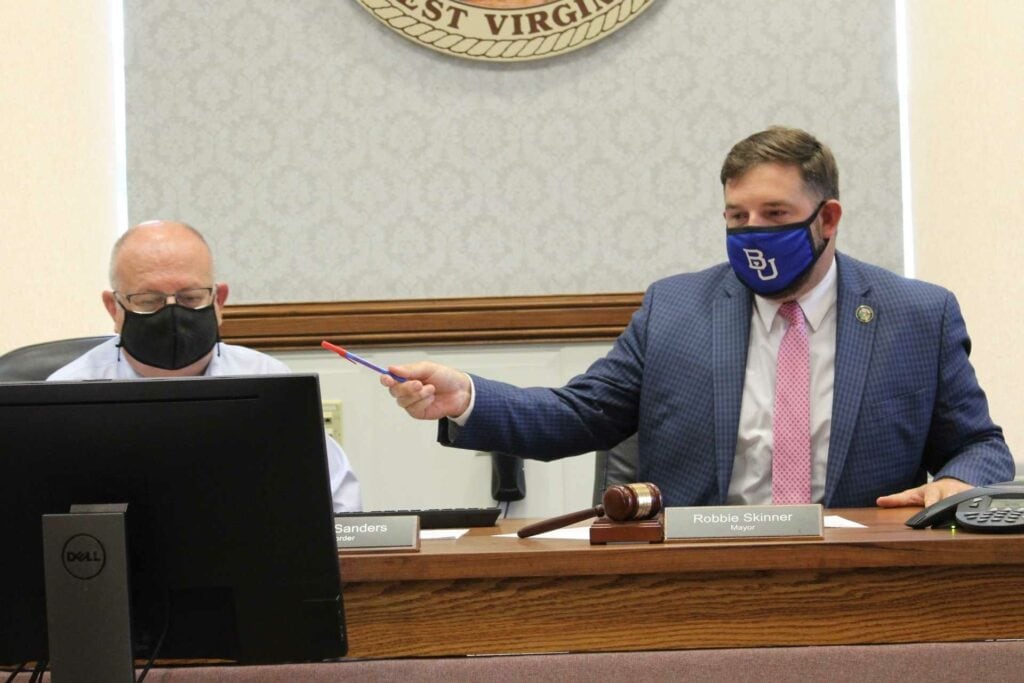 City recorder Randy Sanders, left, and mayor Robbie Skinner.