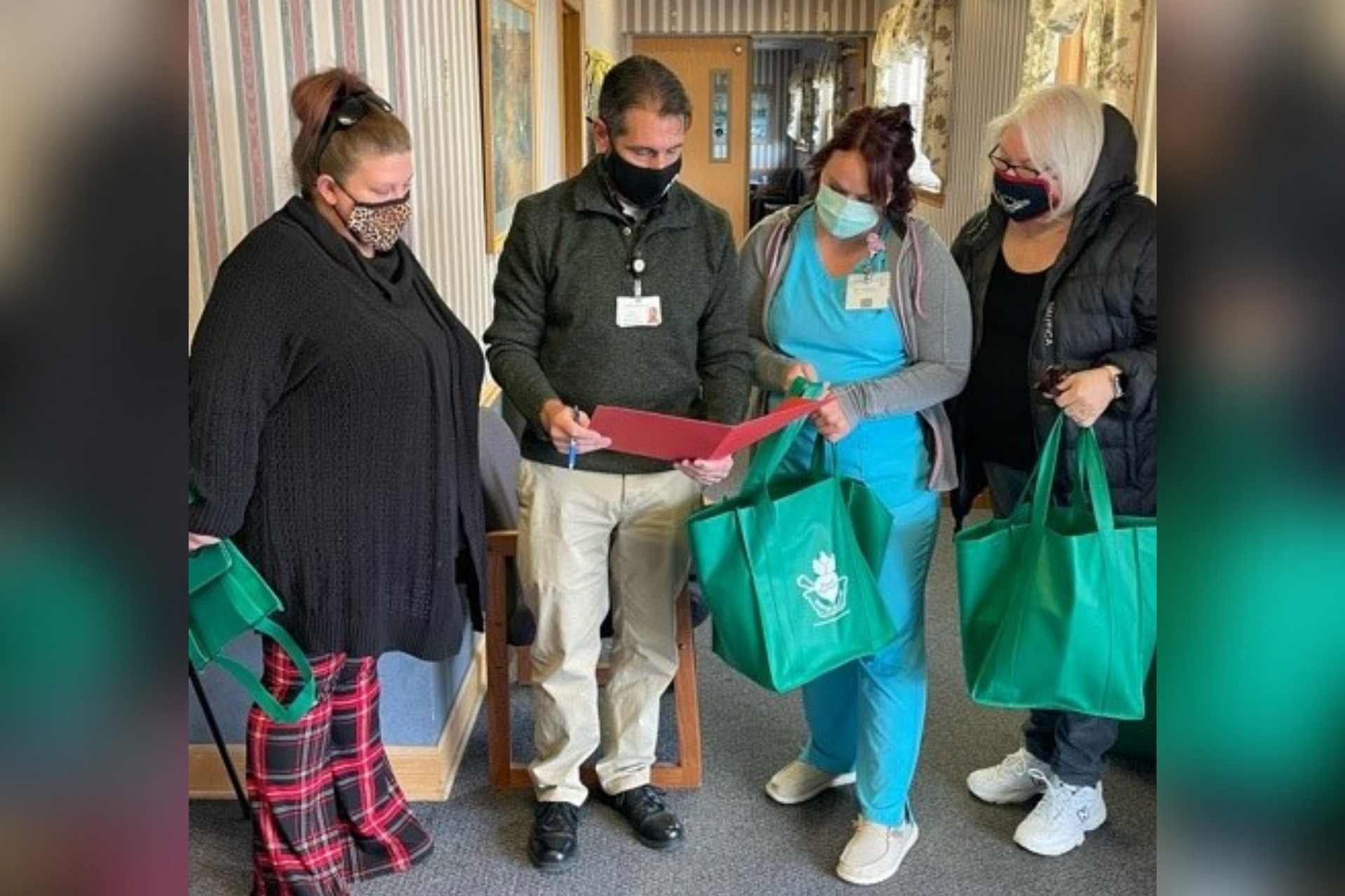 Each week Food Farmacy participants attend educational classes and receive fresh groceries for meal preparation. Patients meet with DHS Dietitian Jim Severino and a Population Health Nurse to review weekly healthy menus.