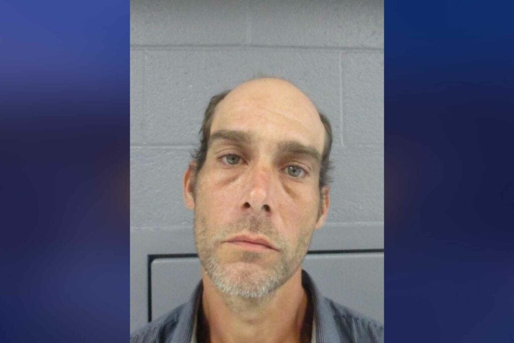 Man who allegedly took snacks and socks from Dollar General arrested for felony shoplifting