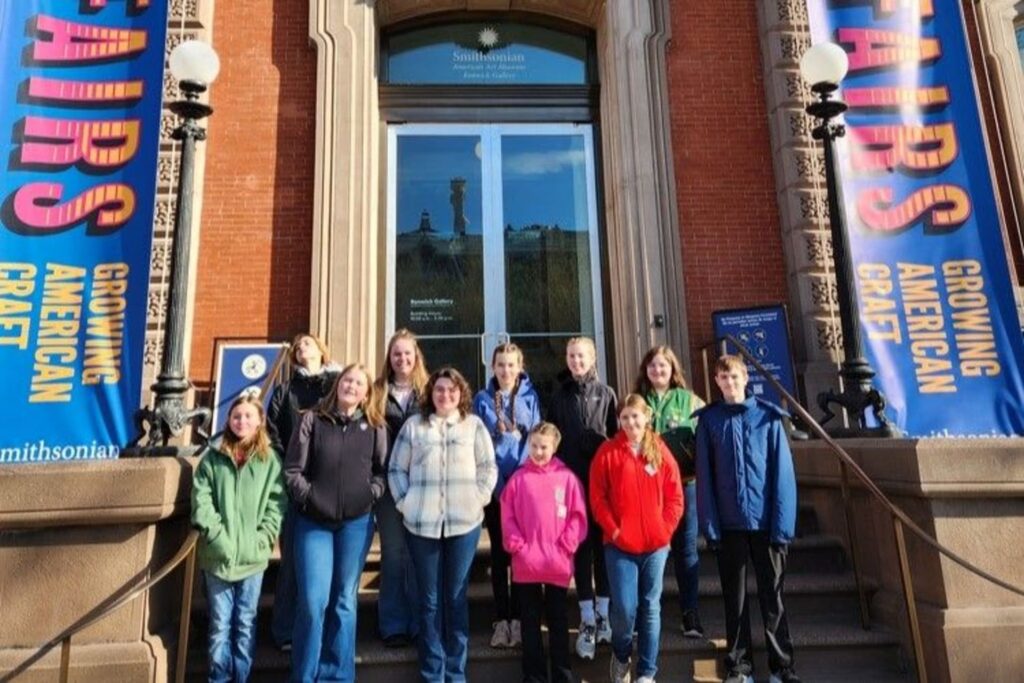 West Virginia 4-H’ers work on collaborative quilt featured at Smithsonian gallery