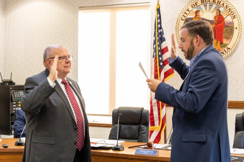 Sanders sworn in for another term as city recorder