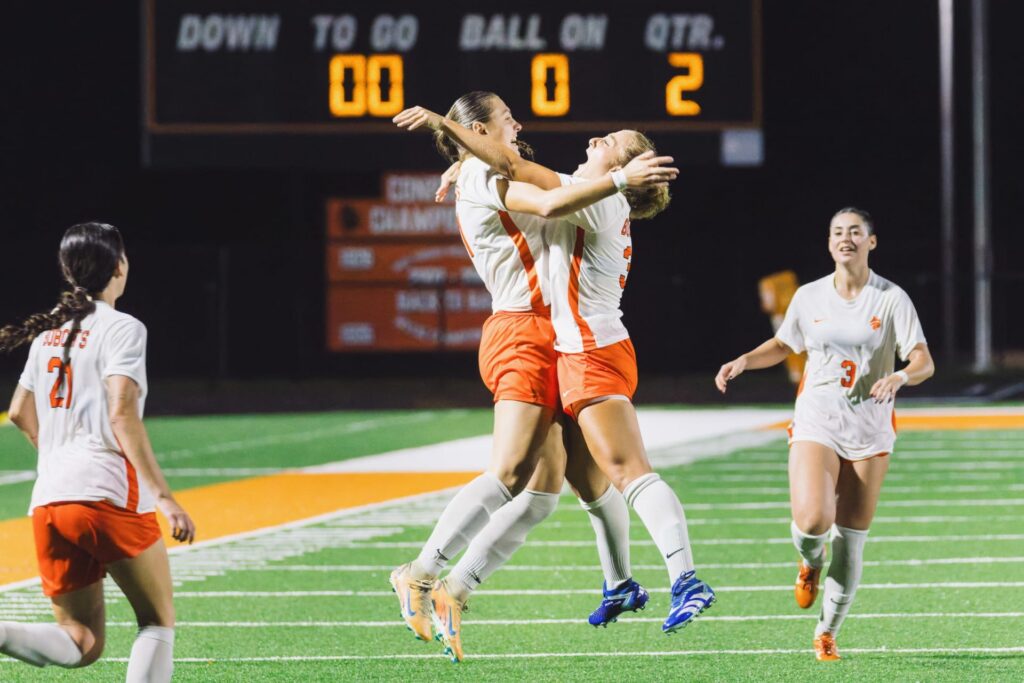 Wesleyan sports recap: Volleyball shares division lead, women’s soccer blanks D&E
