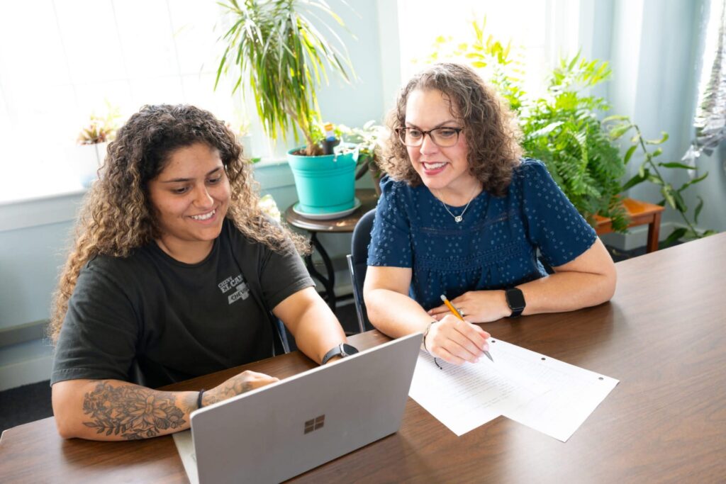 Wesleyan walk-in tutoring earns certification for tutor training