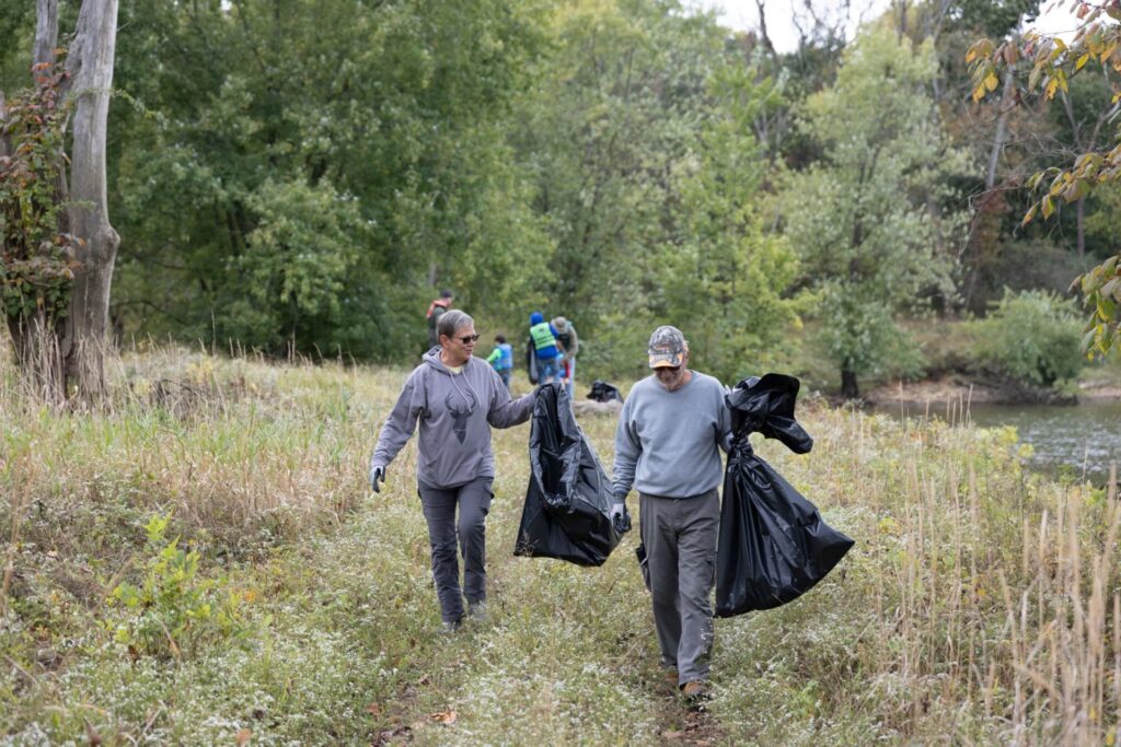 Army Corps of Engineers waives fees and invites volunteers to participate in National Public Lands Day, Sept. 26