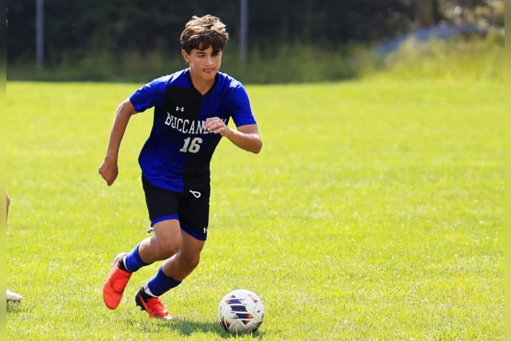 Smith shines, Green seals it: Soccer Bucs outlast Knights in 4-3 victory